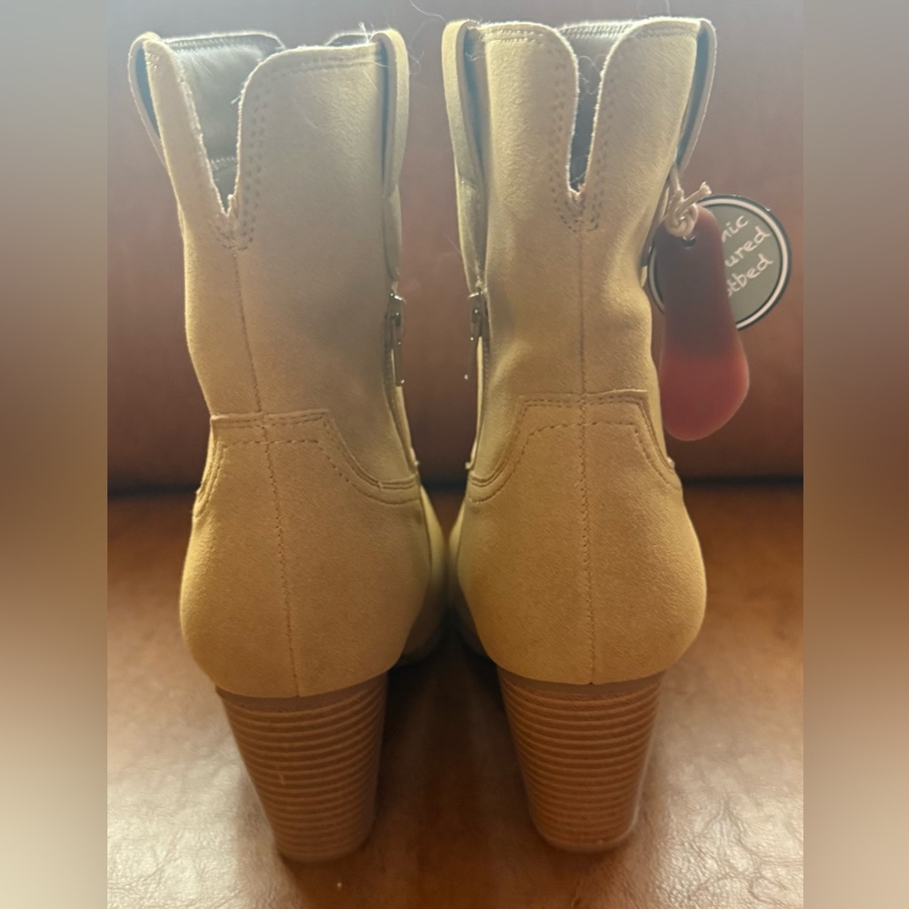 MIA MARNIE TAN FAUX SUEDE WESTERN BOOTIES BOOTS SIZE 8M NWOB - Picture 6 of 8